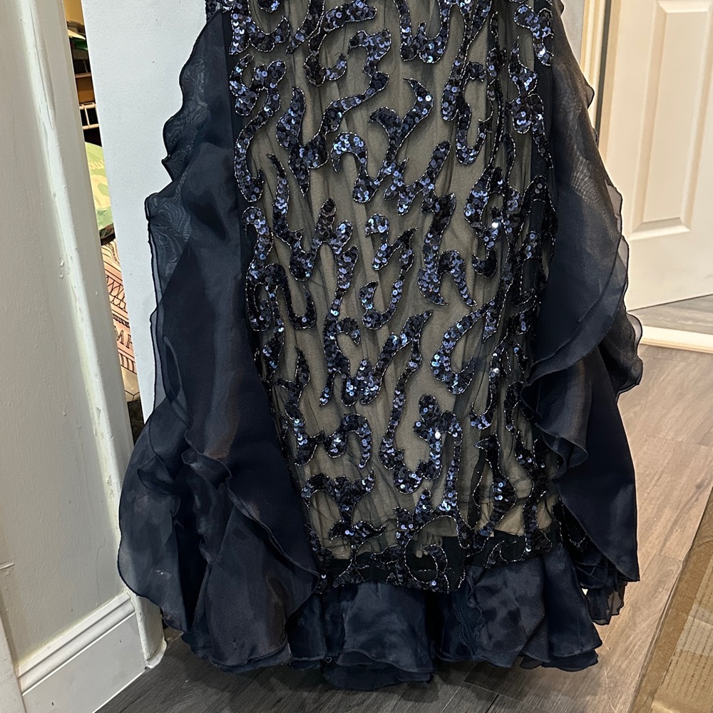 Elegant Navy Blue Evening Gown